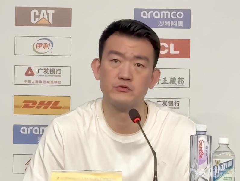 王博:桑普森缺阵让我们轮转捉襟见肘,现在还没到放弃的时候